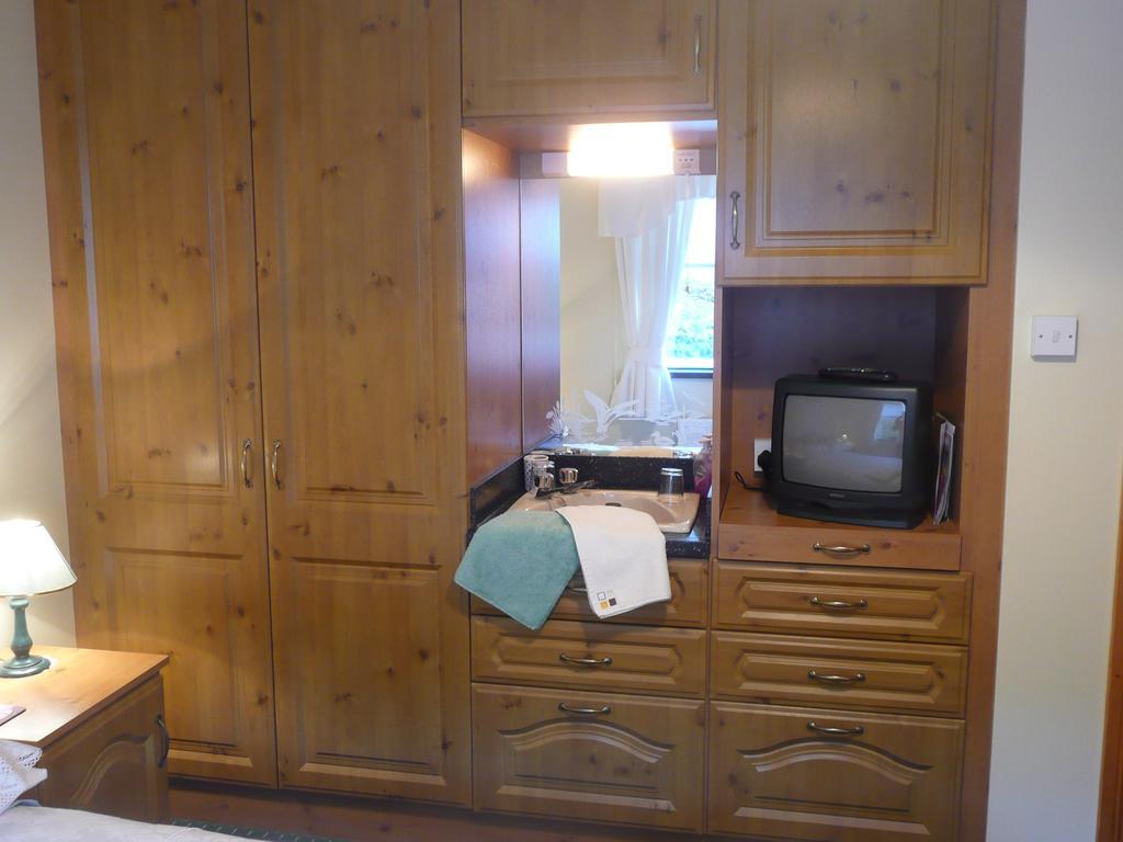 The Three Arches Bed & Breakfast Louisburgh Room photo